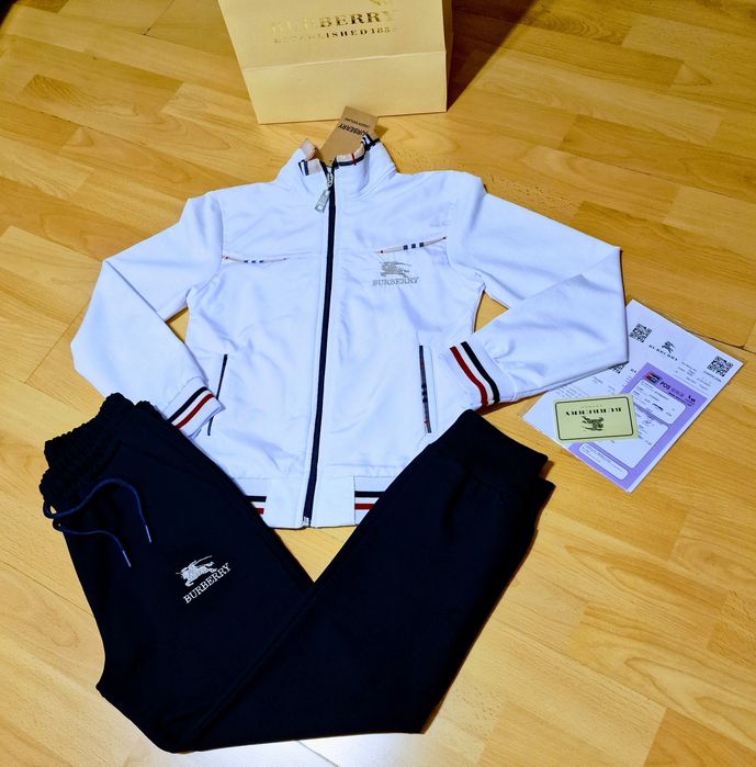 Trening Burbbery,new collection,logo brodat,saculet inclus, etichetă