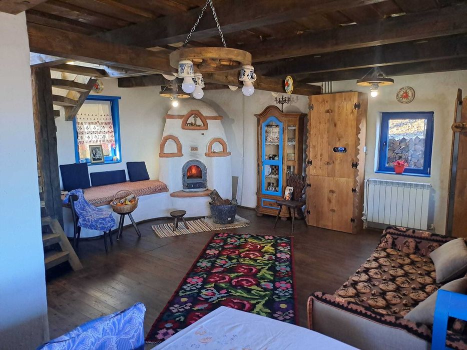 Vând complex tradițional:casă maramureșeană,casă hobbit,case Bucovina