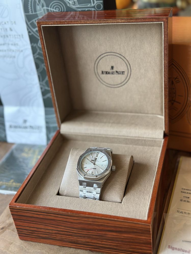 Audemars Piguet Royal Oak 41 mm White Dial
