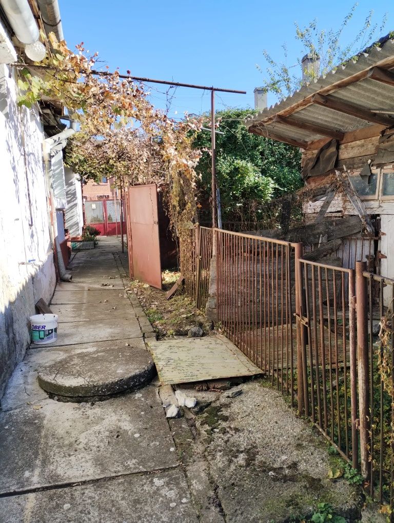 Casa in Agnita str. Closca, 5 camere, singur in curte, teren 800mp