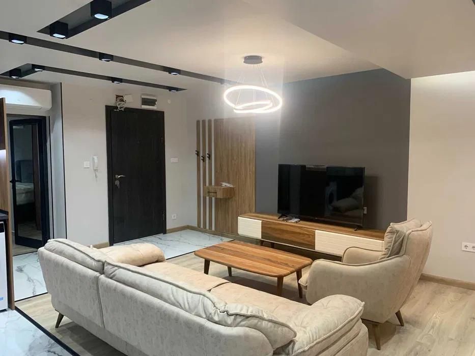 Дава се под наем Двустаен апартамент в Пловдив, Кършияка - 88 кв.м за 700 € - Снимка #2