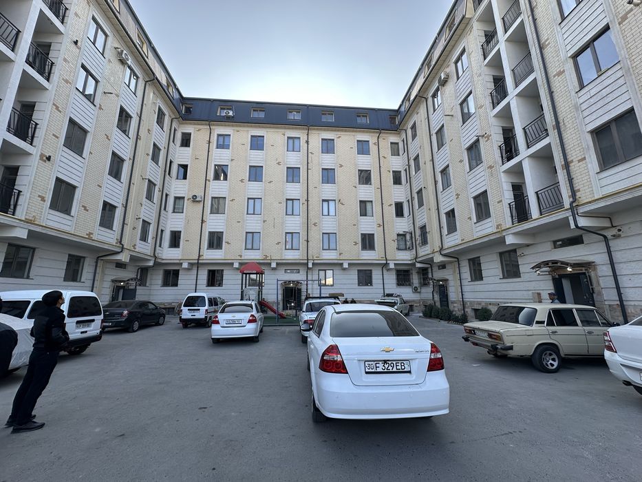 Сотилади новостройка 2 хона 5 этаж вокзал караван магазин