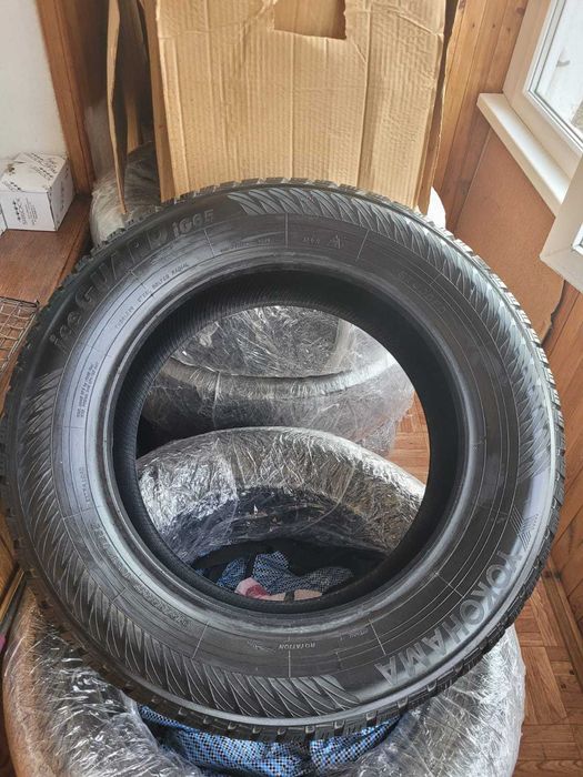 Шины зимние шипованные Yokohama iceGuard 215/65 R17