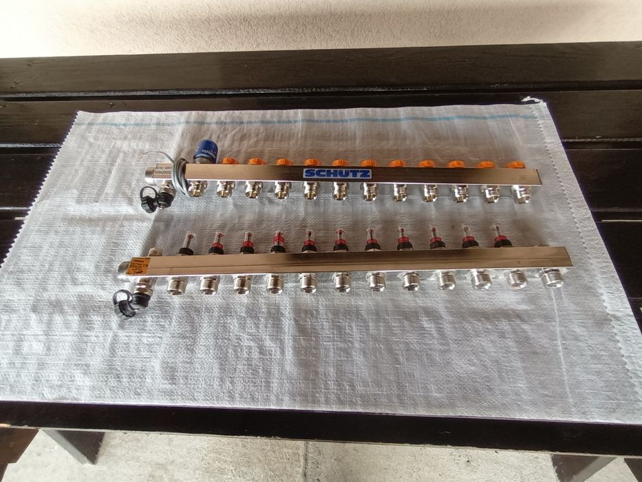 Vând distribuitor cu12 grupuri pentru încălzire în pardoseala