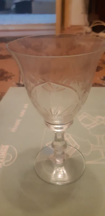 Pahare vechi din sticlă