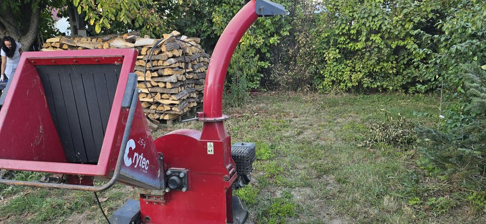 Tocator crengi cu motor benzina 15 cp