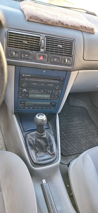 Vand Golf 4 2000 benzina