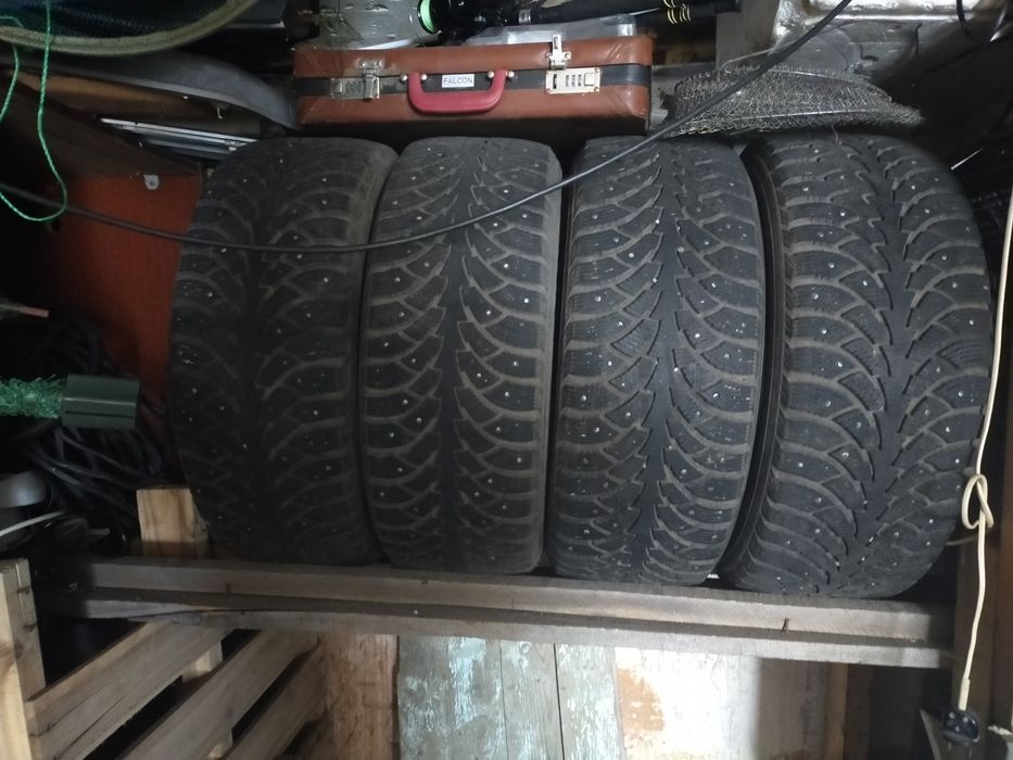 Зимние шины продам