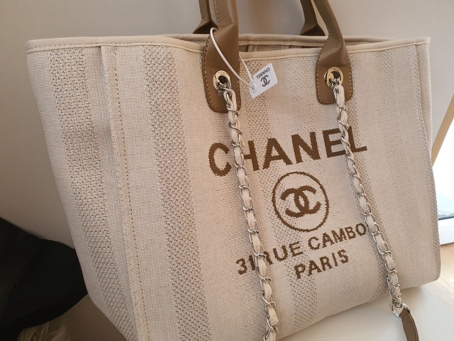 Chanel tote bag beige