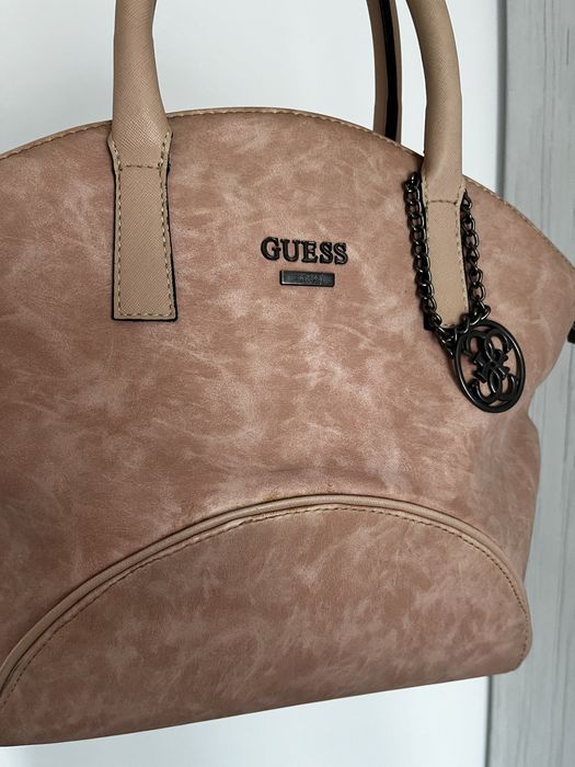 geanta Guess cu bateta de umar