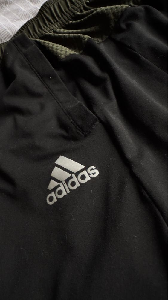 Adidas къси мъжки гащи L размер