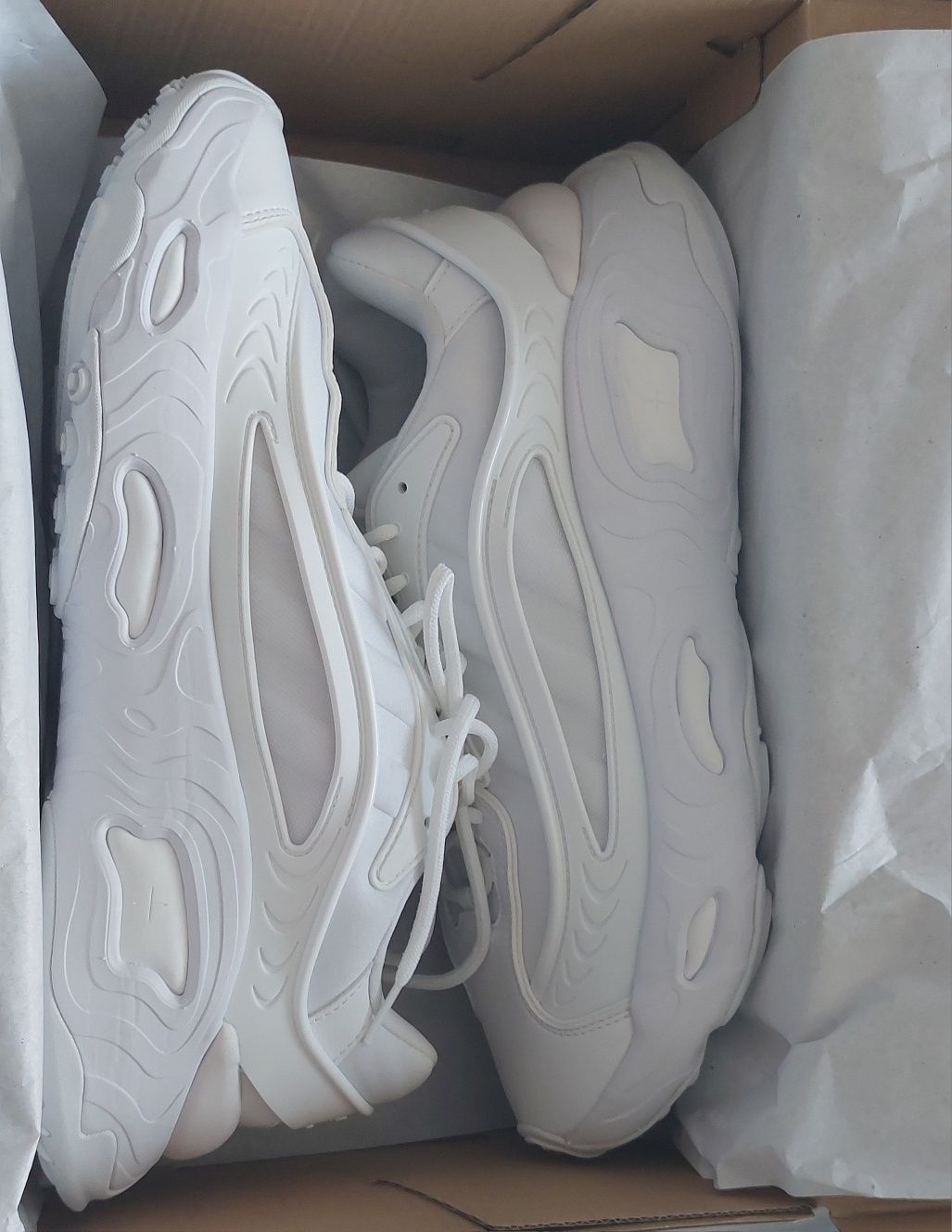 Vând Adidas Oznova