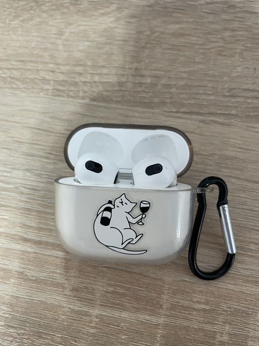 Продам оригинал Apple airpods 3 белые