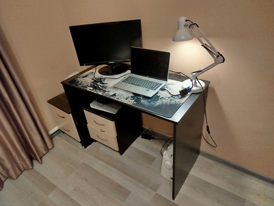 Стол компьютерный