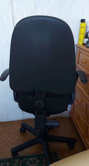 Офис стол-черен текстил