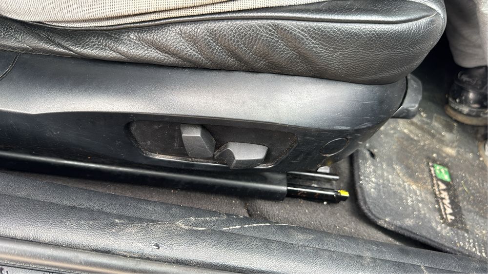 Dezmembrez bmw e92 320d 177cp manual , faruri stopuri bara capota