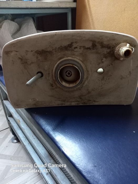 Продаю  бачок о  унитаза.