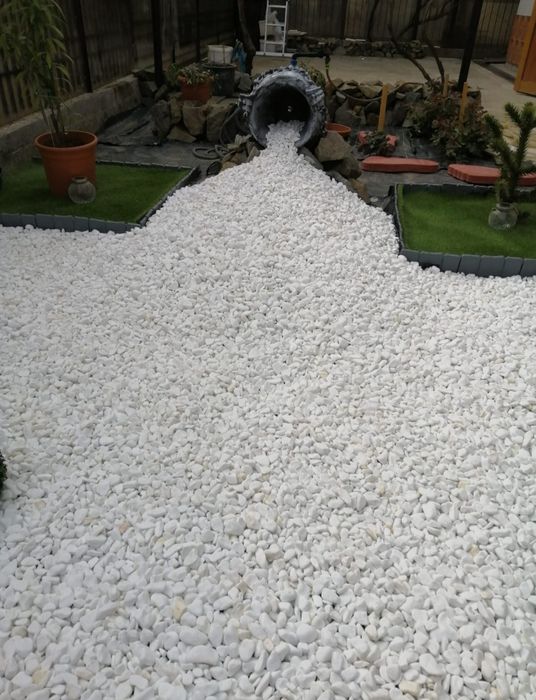 Pietricele rotunjite marmura thasos piatra decorativa gradina depozit