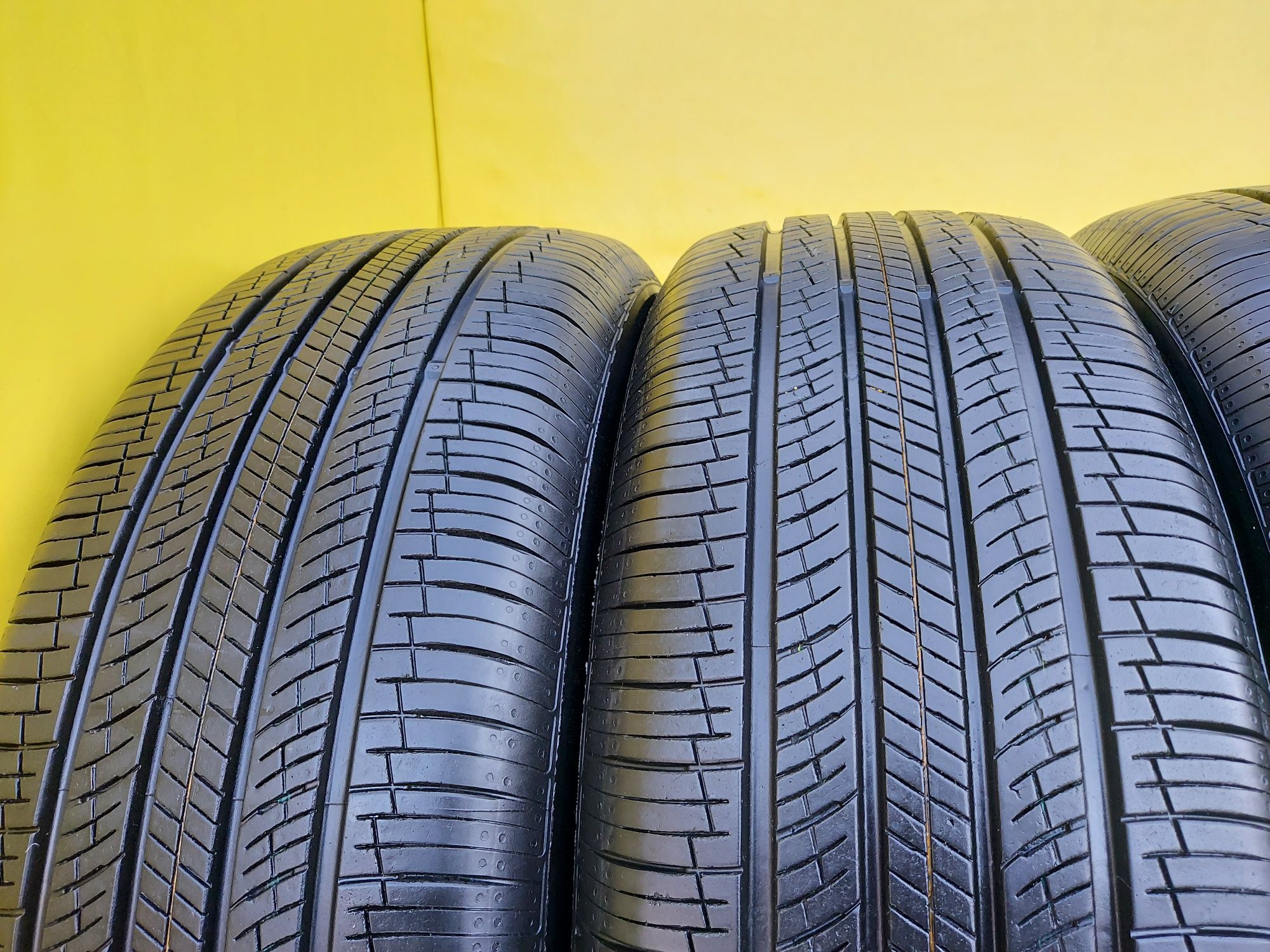 Шины 235/65 R17 NEXEN комплект