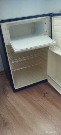 Продавам  компресорен хладилник  на 12 волта за кемпер или каравана