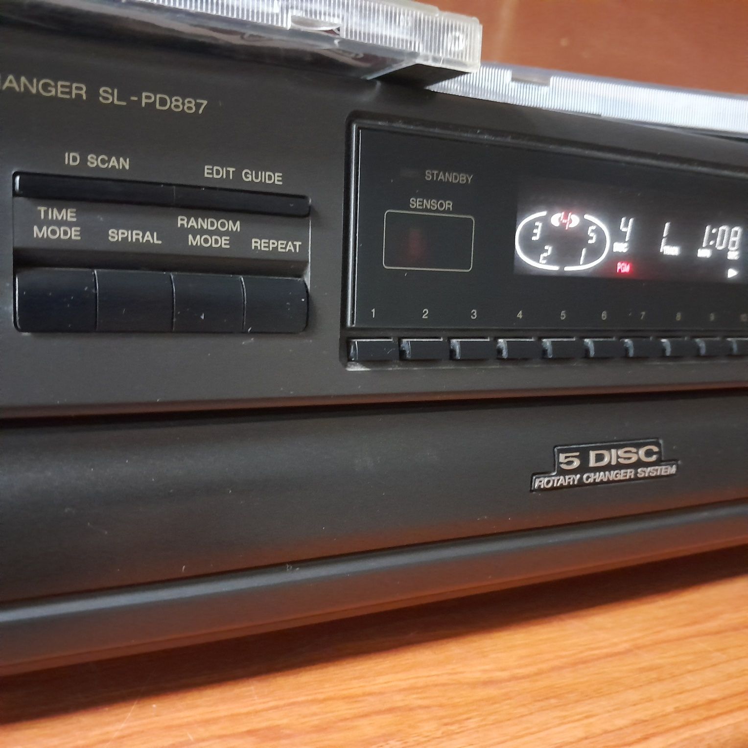 CD проигрыватель Technics с ченджером на 5 дисков