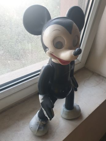 Vand urgent figurina Mickey Mouse, vechime 40ani,aproximativ.