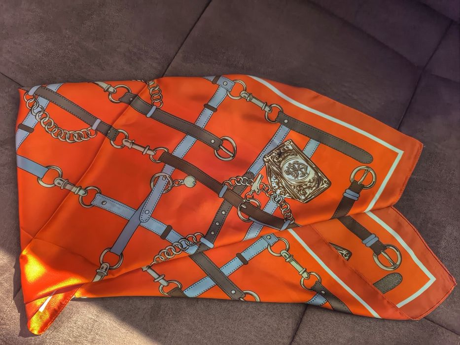 Сатенени ефирни шалове, красиви ластици-гривни за коса