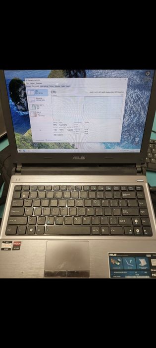 Laptop Asus cu windows 10