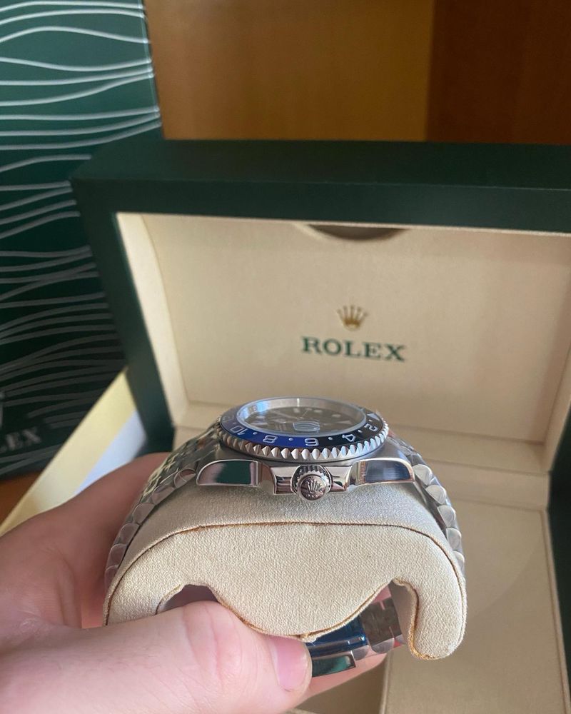 Rolex GMT-MASTER II Batman “Date” 40mm