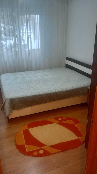Vând apartament 3 camere decomandate Piața Sud