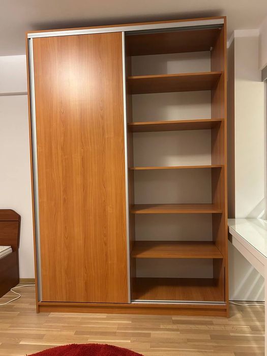 Dulap cu uși glisante din lemn 170x250x60 cm spațios, stare excelentă