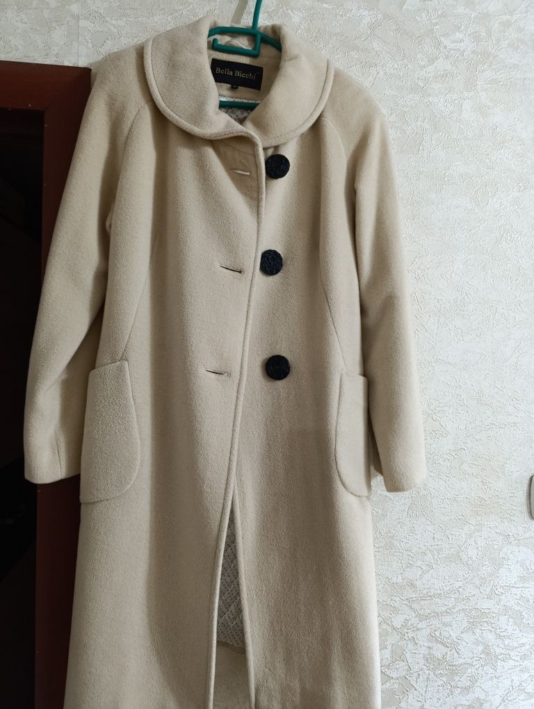 Продам пальто женское альпака зимнее светло бежевое