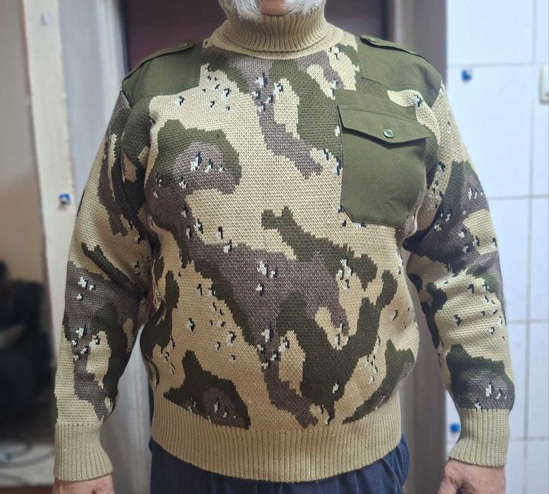 Продам мужской свитер, военный.
