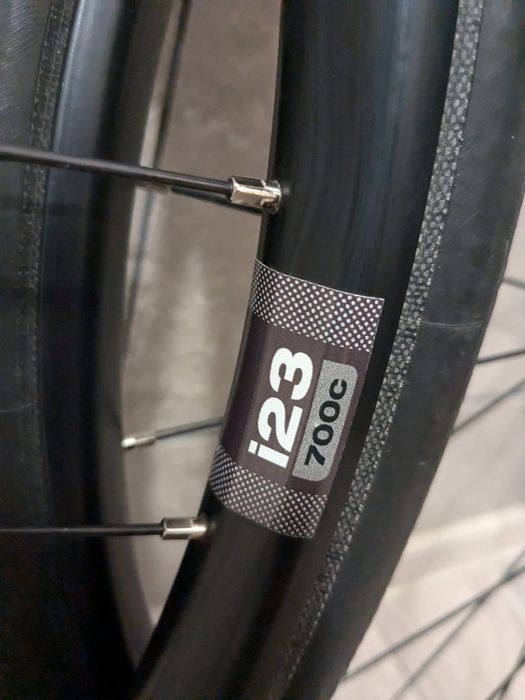 Roti cursiera/gravel 28 cu dinamo in butuc +far led