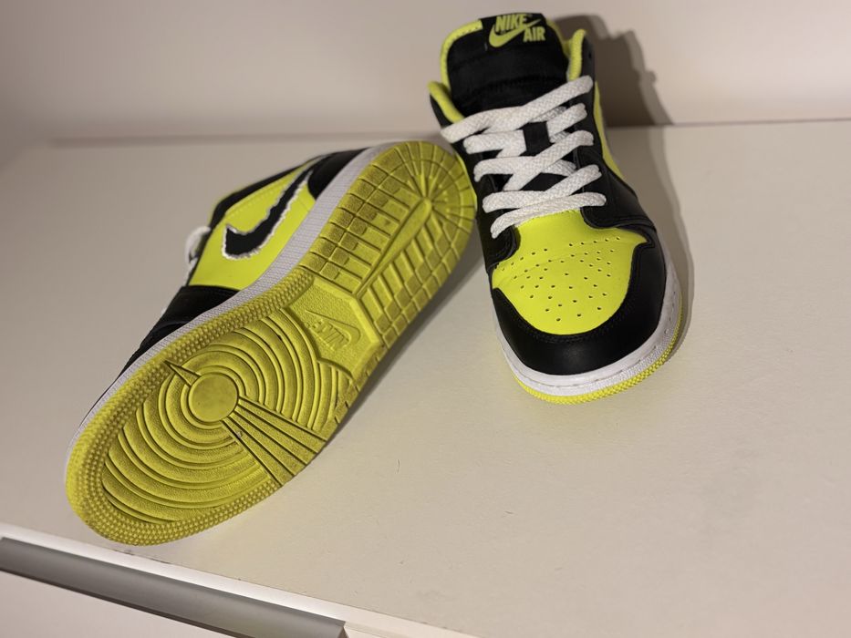 Nike Air Jordan Low marimea 37 5 stare impecabila