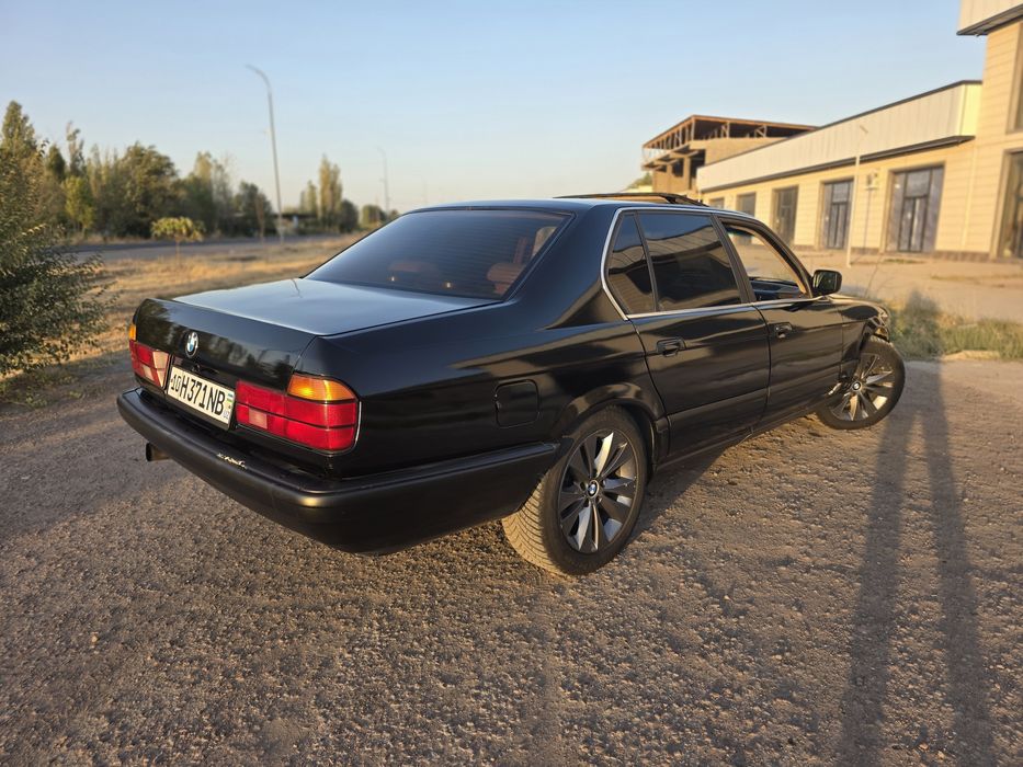 BMW  Е32 сотилади