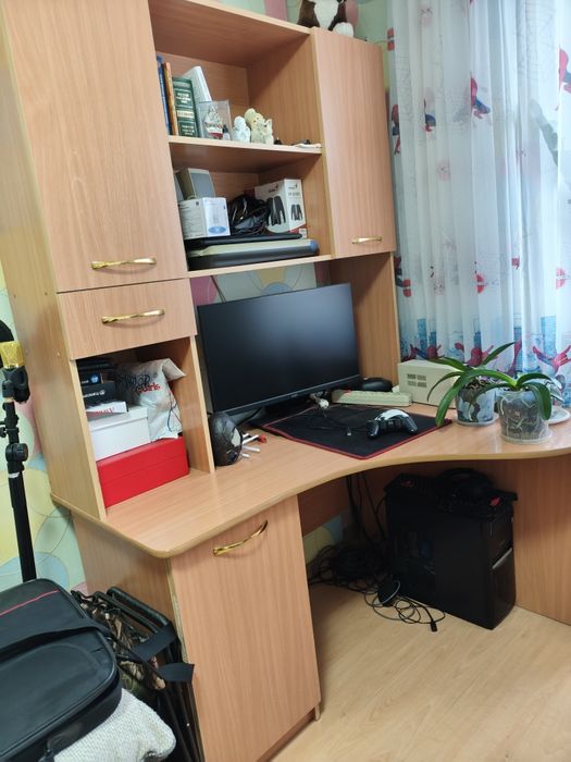 Продам стол для компьютера