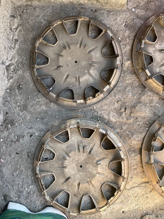 Vand 4 capace ORIGINALE Dacia R15