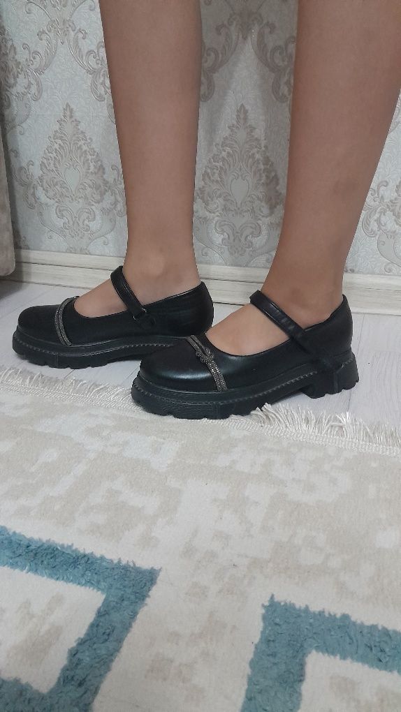 Продам туфли на девочку б/у