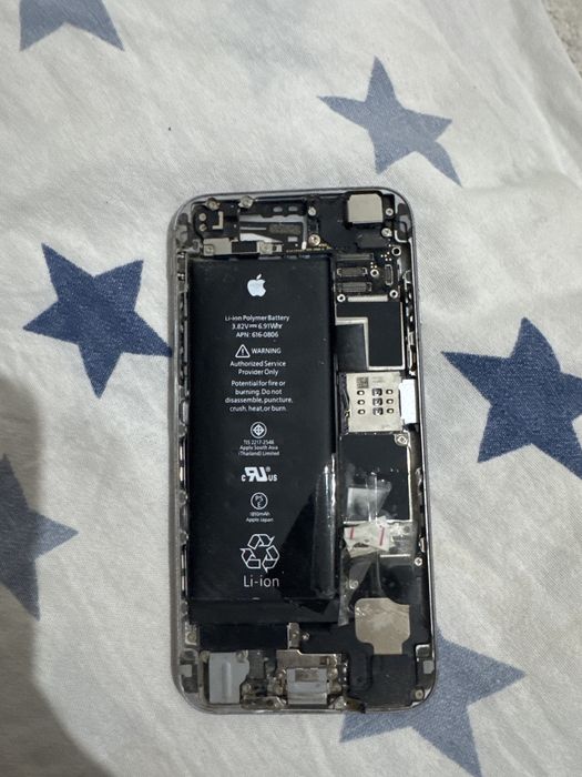 Айфон 6 без экрана и минус акум есть дефекты в корпусе
