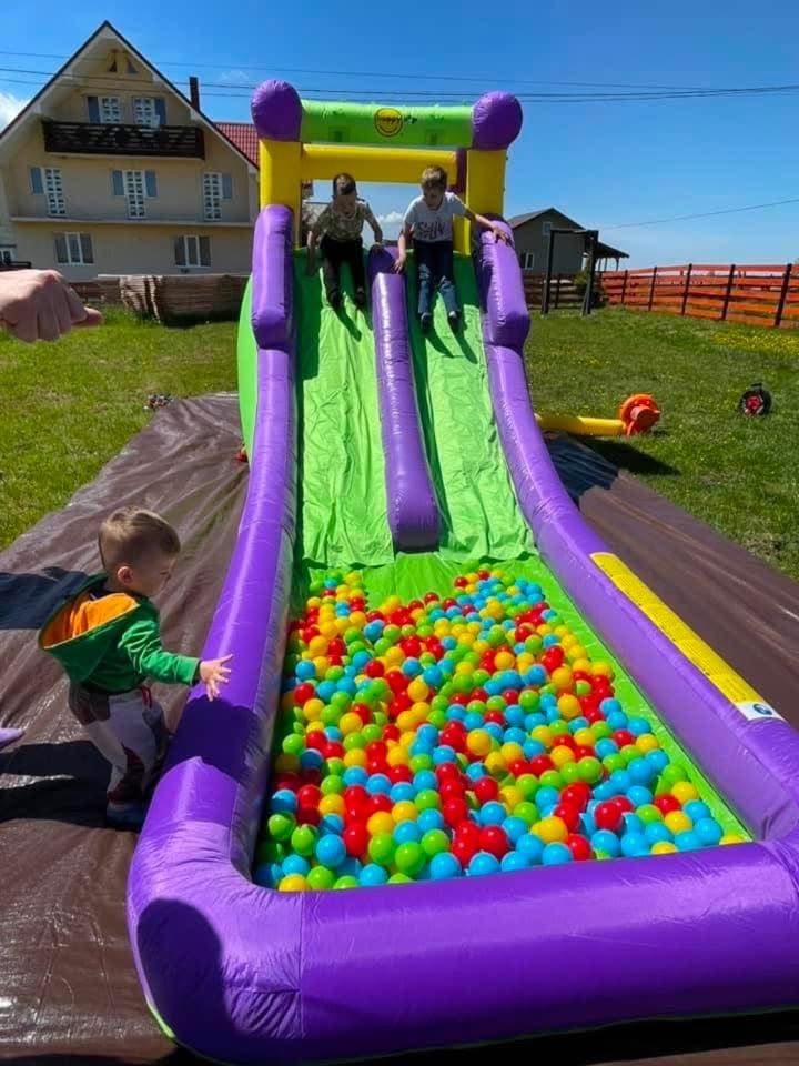 Tobogane gonflabile de închiriat