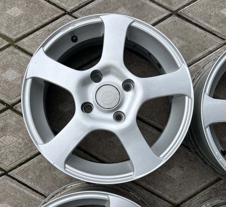 Jante 4x114,3 R15 Dotz