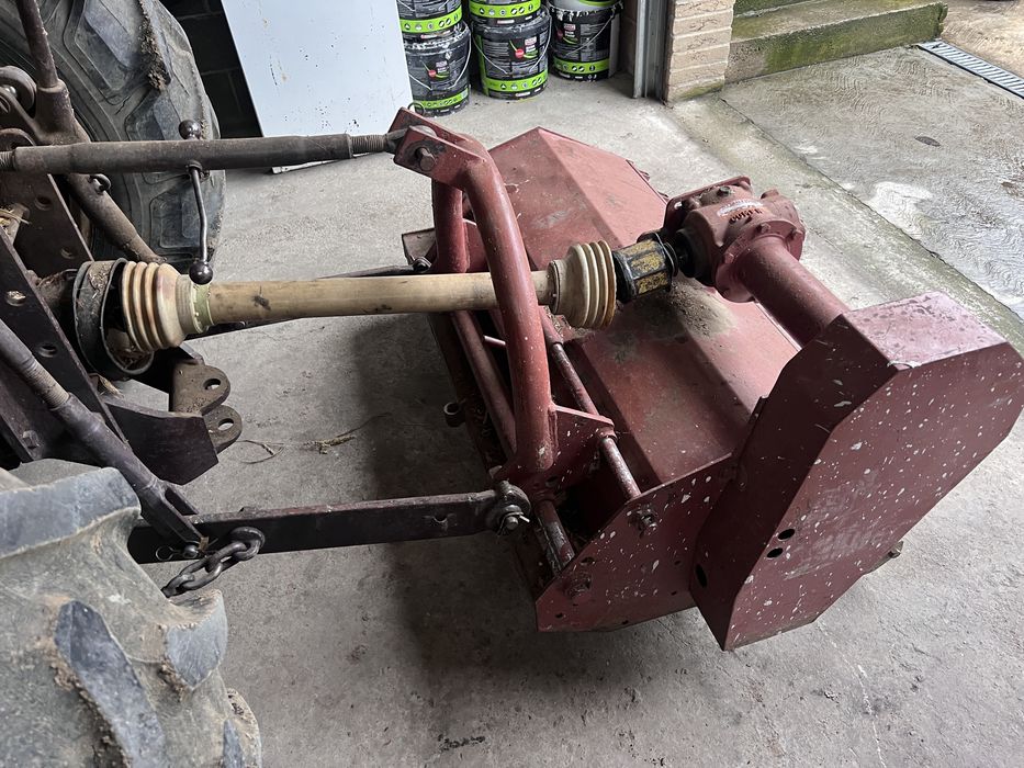 Vand tocator de resturi vegetale