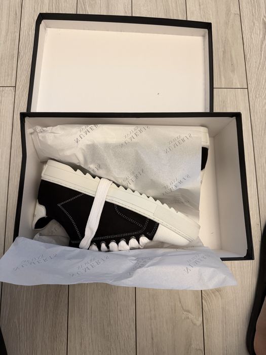 Numeris-Atelier-Acrylic Black