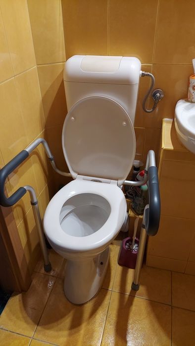 Vand manere pentru WC