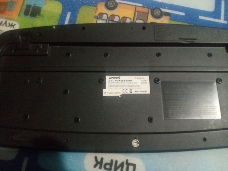 Беспроводная клавиатура с мышкой