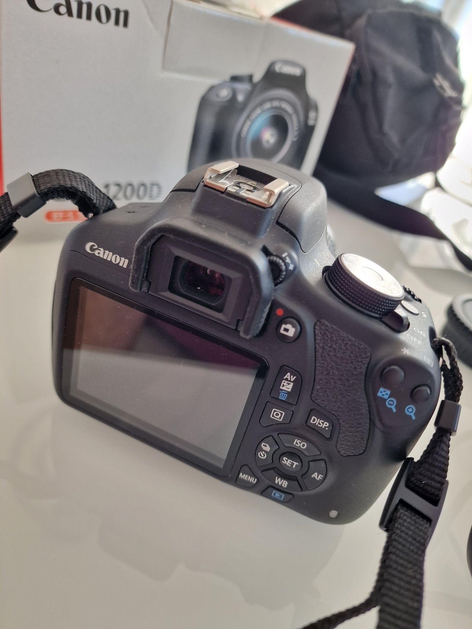 Canon EOS 1200D 18MP , Blake + Obiectiv EF-S 18-15mm III