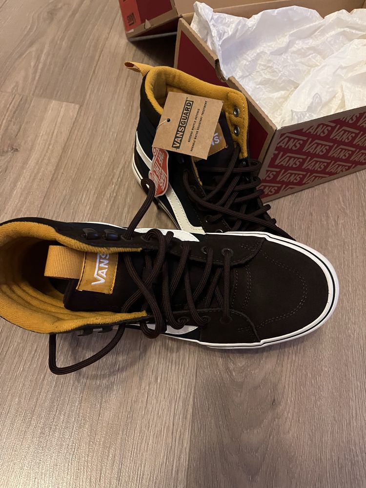 Vans кецове висови, чисто нови!