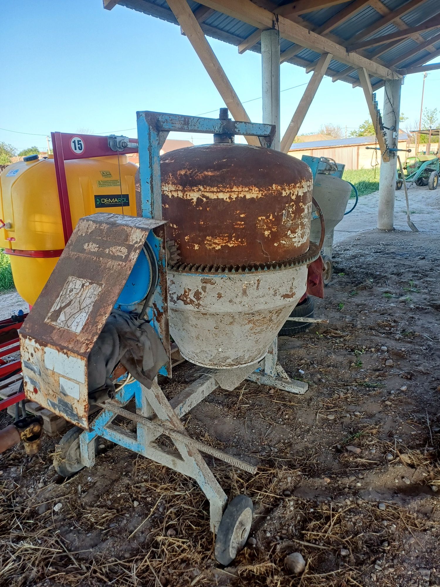Vând Betoniera de 500kg