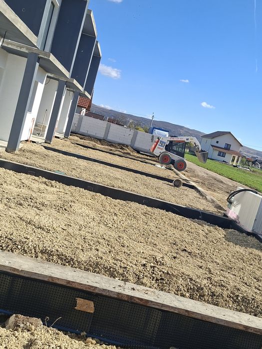 De inchiriat excavator